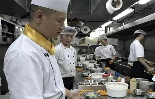 00后打工连个服务员都干不了,00后工资不要了直接走人可以吗