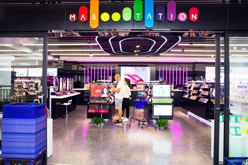 布局几万台美妆自动售卖机,25平米化妆品店的布局与设计