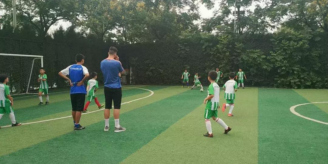 怎么像梅西一样高空停球,你想和梅西踢足球吗