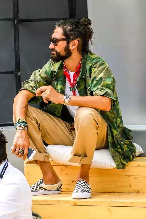 自来卷能不能剪出好看的发型,自来卷适合的发型编发