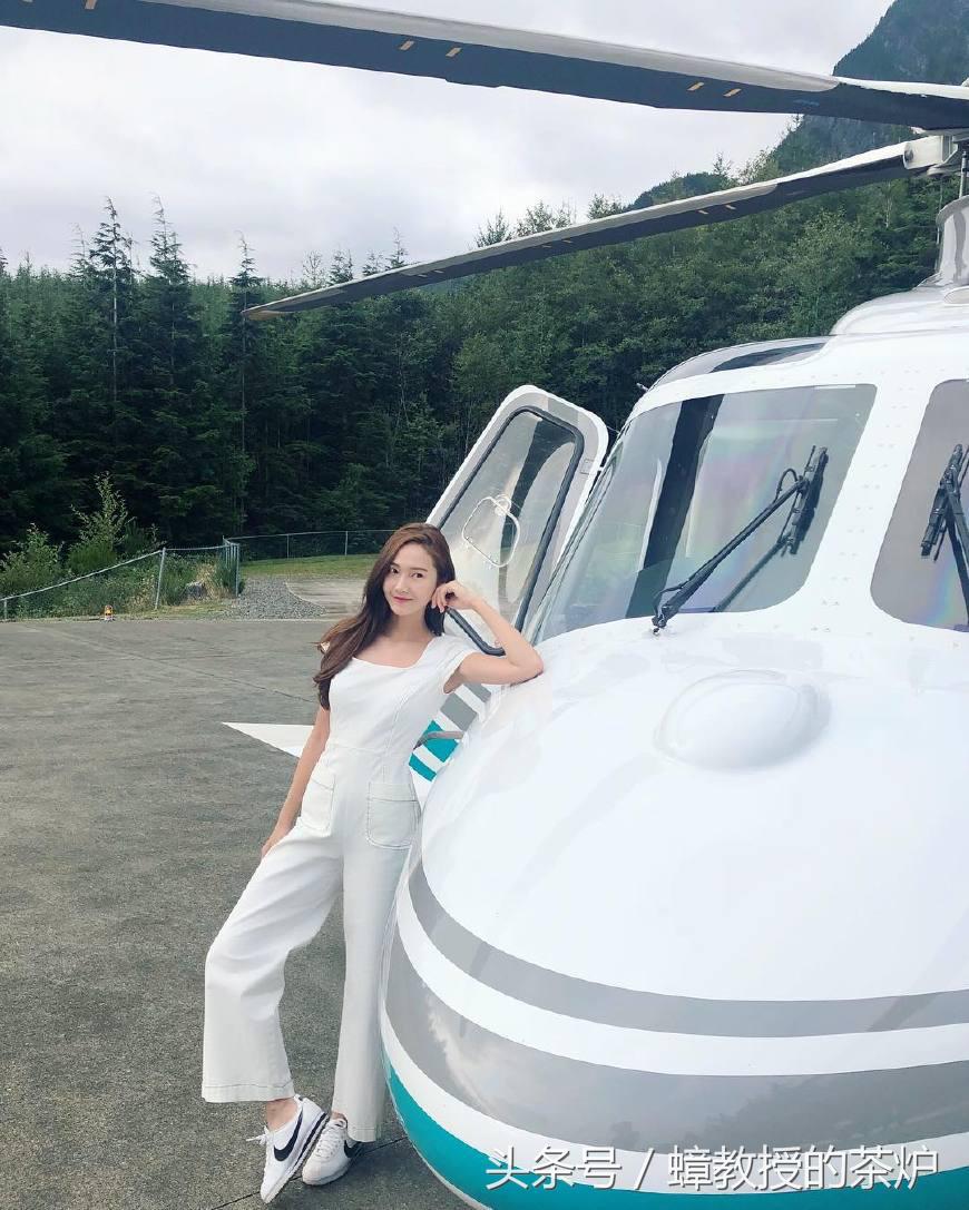 “*服私**女王”郑秀妍，浪漫清甜，时尚摩登，韩国最佳衣品女星之一