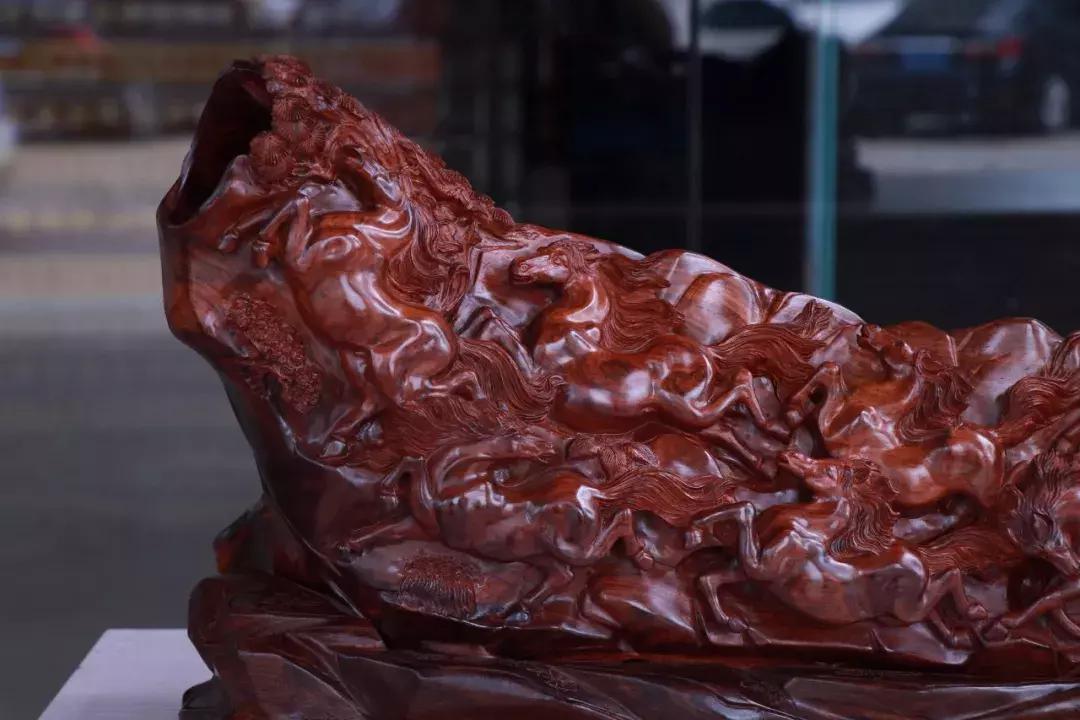 如得这件海南黄花梨“八骏图”，马到功成，飞黄腾达