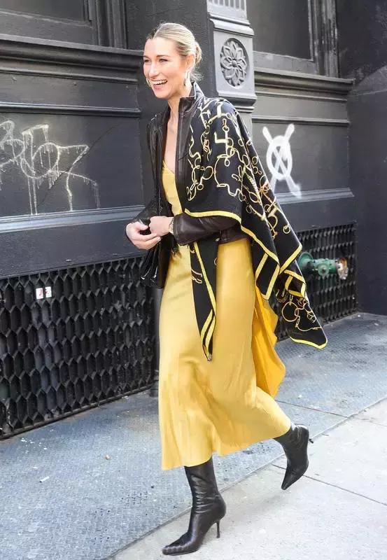 一个女人的品味好不好，要看她会不会玩丝巾！