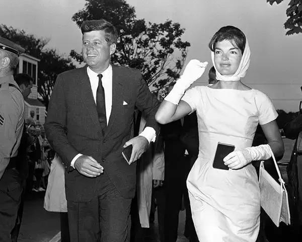 一个女人的品味好不好，要看她会不会玩丝巾！