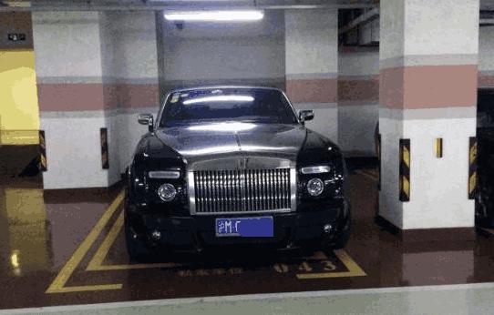 10万一平的小区，法拉利劳斯莱斯排排放，薛之谦就住这