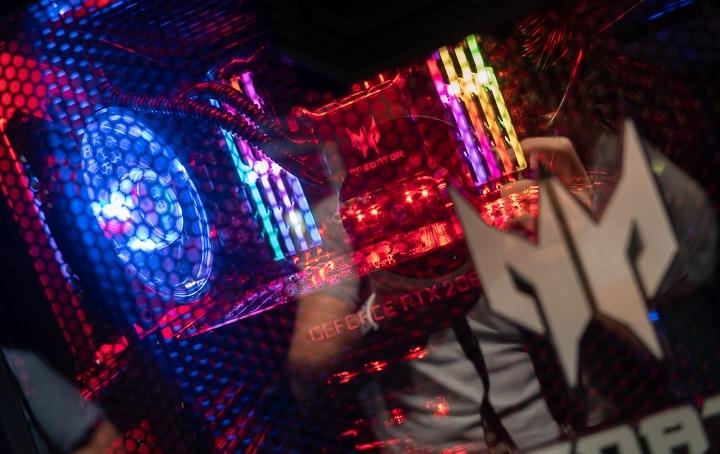 宏碁全球限量电竞笔记本曲面,宏碁翻转屏笔记本新品发布