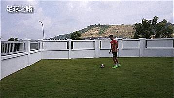 足球教学丨中场球员每天必练的接球方法