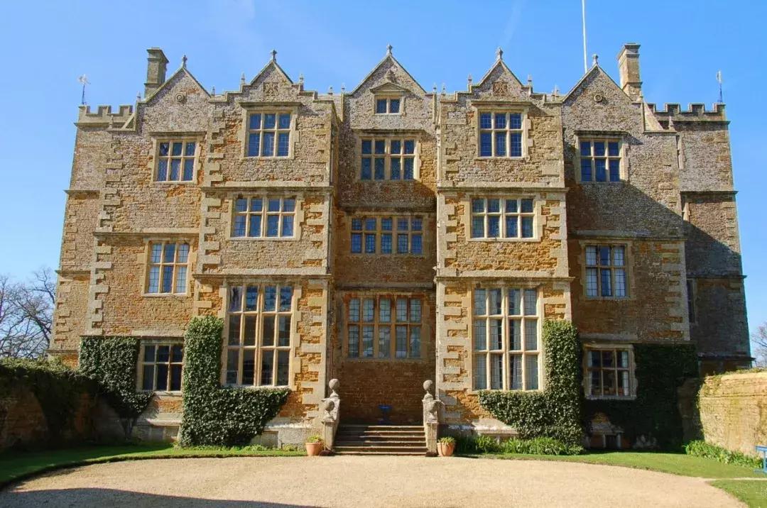 为什么英国人喜欢旅游呢,英国人的城镇和乡下生活