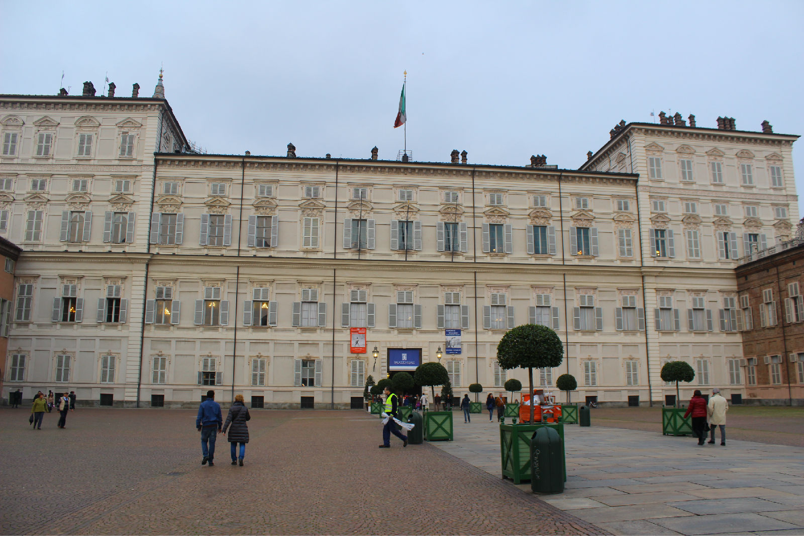 c罗转会尤文图斯到达都灵,跟着c罗走