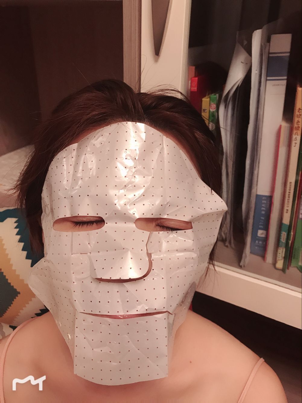 面膜里面的一层塑料纸,贴片面膜塑料纸什么时候撕掉