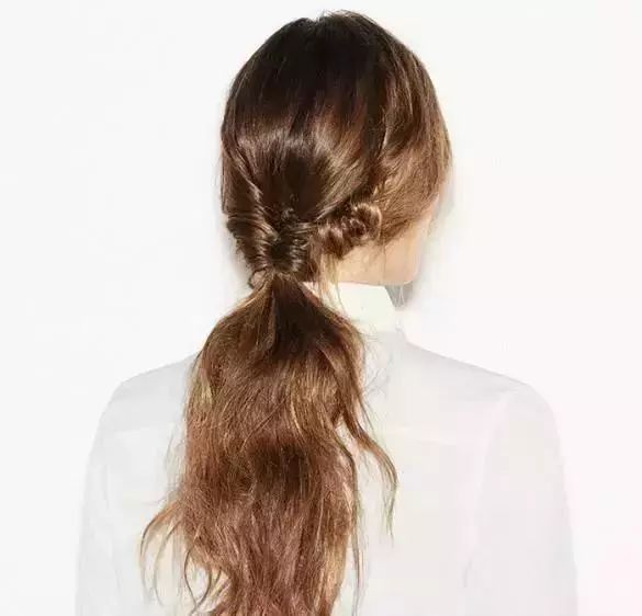 低马尾的发型怎么扎好看,发型教程低马尾简单漂亮