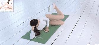 床上练5个懒人减肥动作,5分钟懒人瘦身操视频