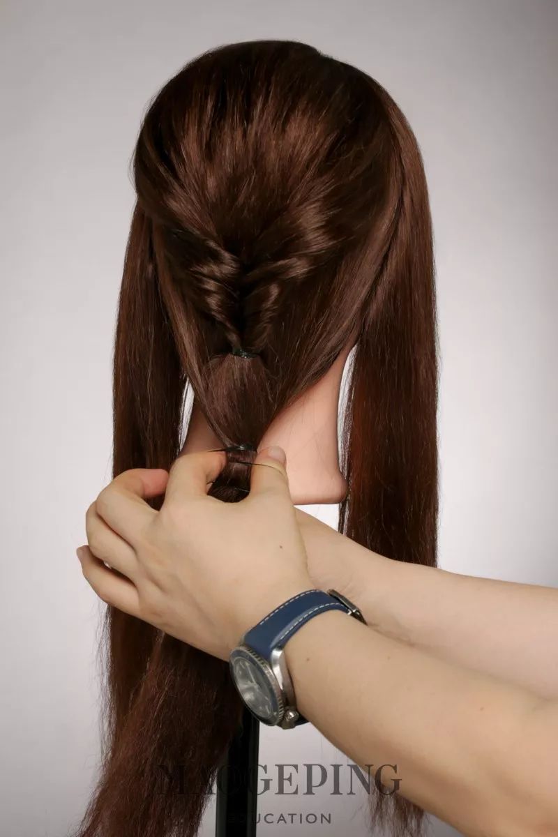 女童8-9岁中短发怎么扎简单又漂亮,30岁短发怎么扎好看又简单漂亮