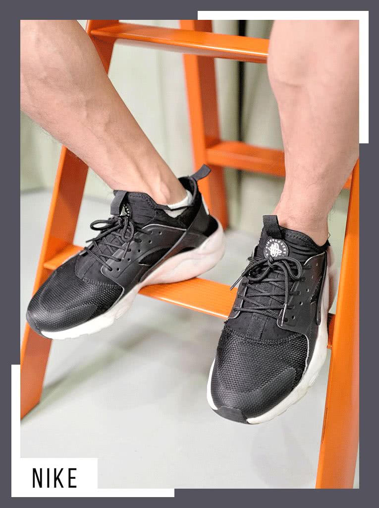 看完员工的鞋子，我哇地一声哭出来