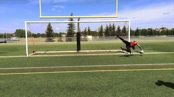 教你学踢球,学踢足球飞球