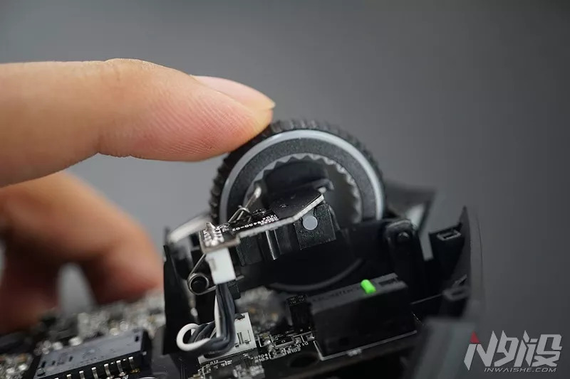 雷蛇曼巴眼镜蛇无线版用什么微动,雷蛇曼巴眼镜蛇无线版鼠标掉帧