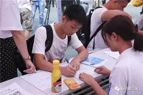 九月，我们开学啦！把天府故事读给世界听……