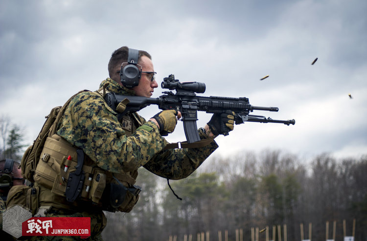 步枪手和机枪手,美国海军陆战队装备m27吗