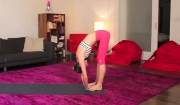 躺着直抬腿的正确训练方法,侧抬腿训练好了走路就有进步了