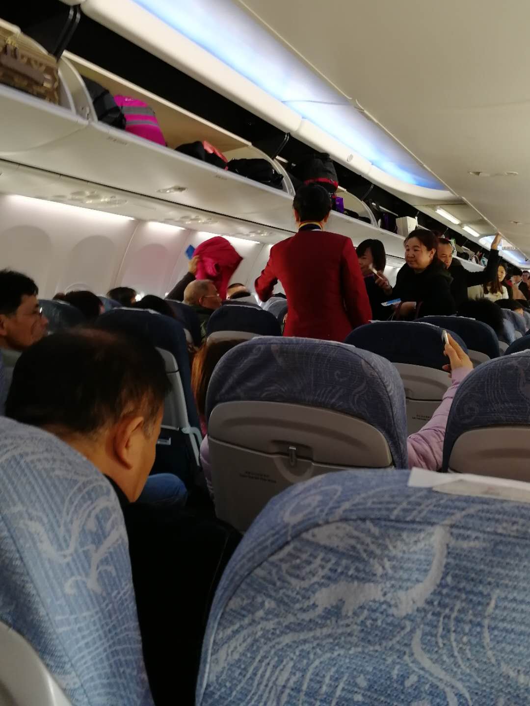 第一次坐飞机如何不丢人,第一次坐飞机的真实感受