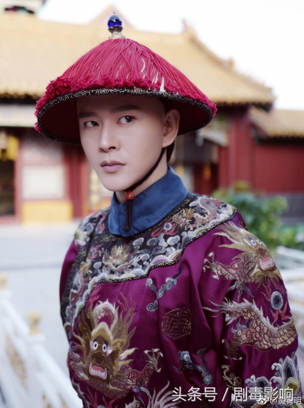 岩男郎出身曾被公司雪藏，与霍建华2度合作出演《如懿》圈粉无数