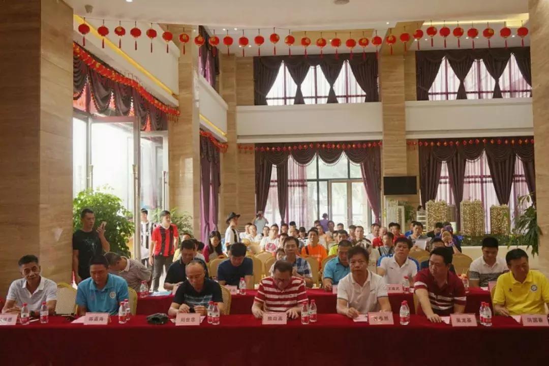 万和乐华花园·2018年湛江市甲级足球比赛新闻发布会顺利召开