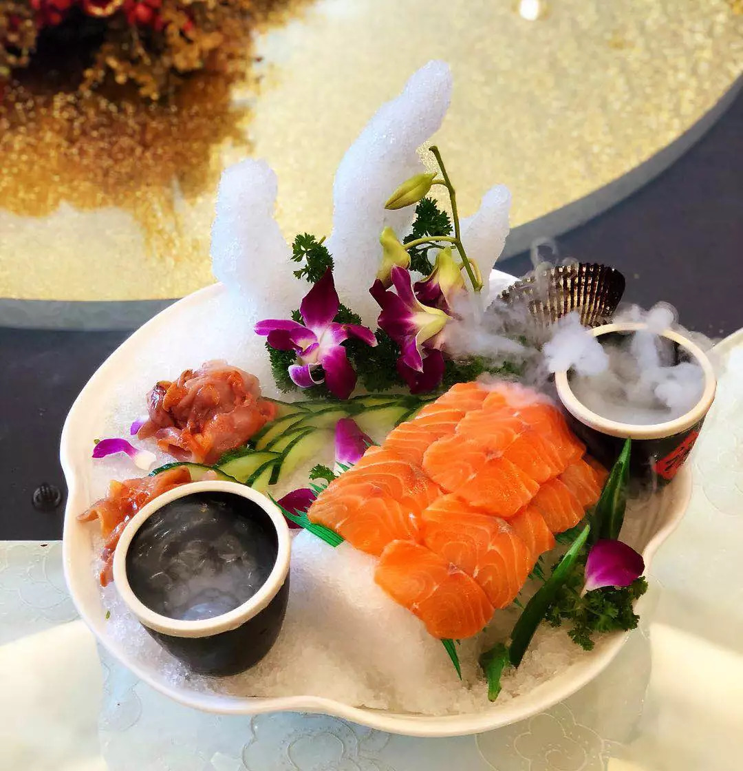 王炸！大连10家饭店鲜活海鲜组队放价，顾客自发早9点来排队！