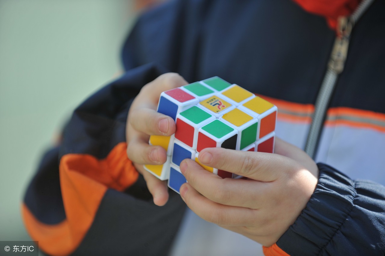 小时候天天玩的魔方,小时候玩的魔方是什么