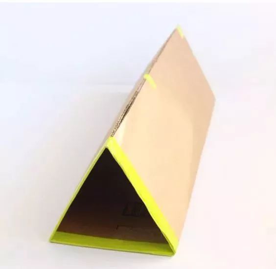 鞋子不用刷就能干净的方法,鞋子里倒东西