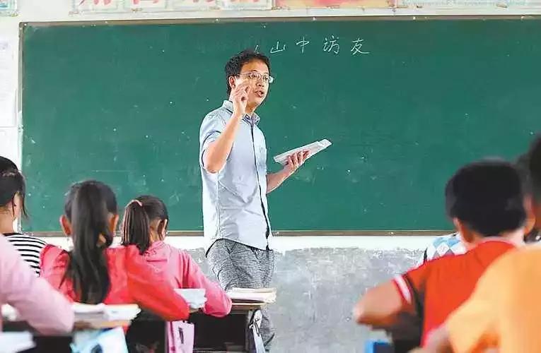 喜迎教师节博爱口腔给蓉城教师免费送口腔大礼特邀华西专家坐诊