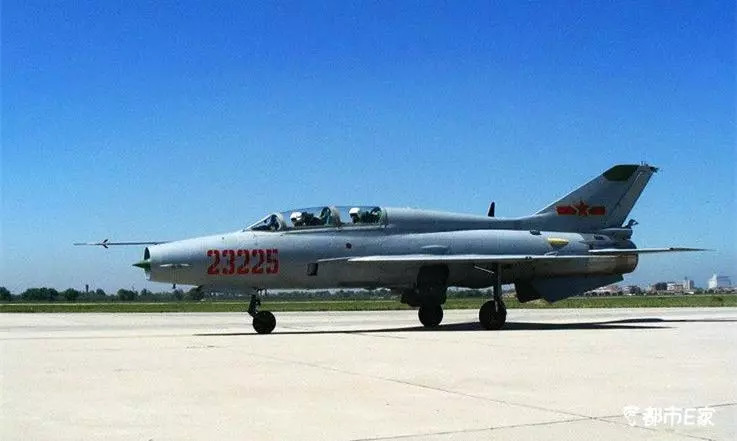 神鹰展翅飞翔,神鹰展翅高飞视频