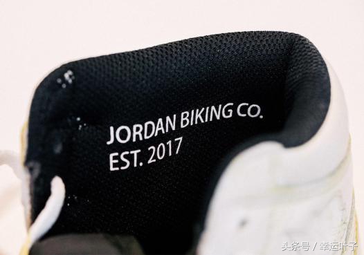 aj椋炴獝璧板,绌跨潃aj灏忓績缈肩考璧拌矾