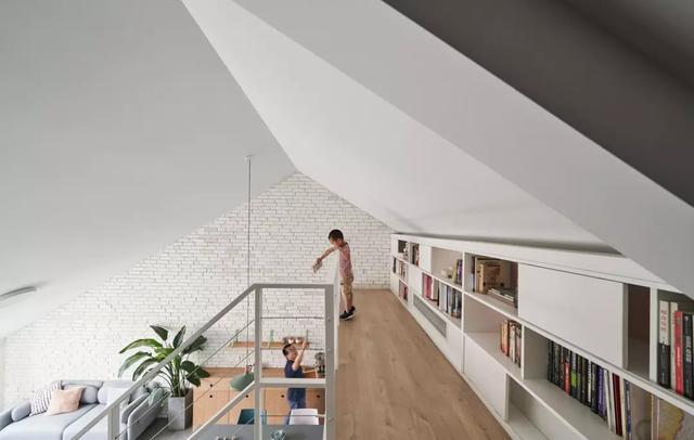 家里顶楼怎么装修,买到顶楼要怎么装修斜屋顶