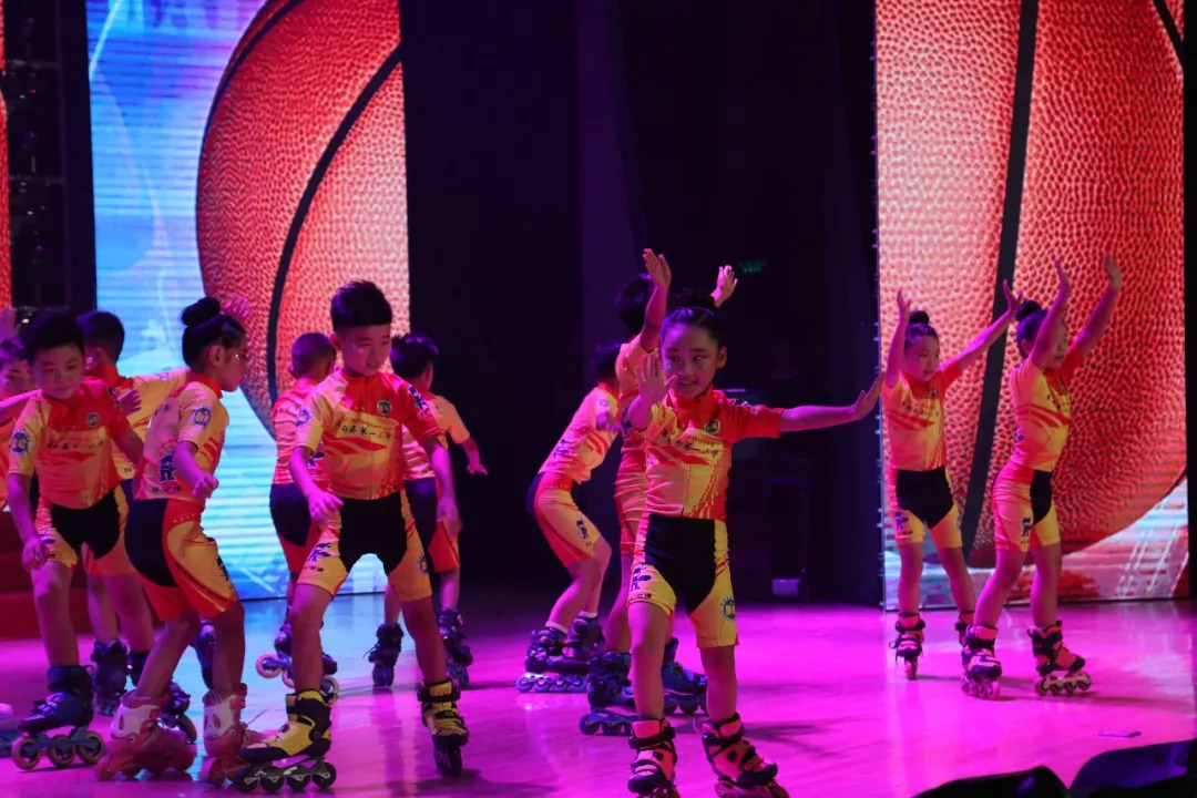 体现素质教育成果的照片,展现教育新变化的图片