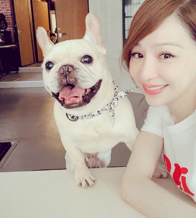 昔日女神王心凌现身被吐槽脸垮了,王心凌官方回应怼粉