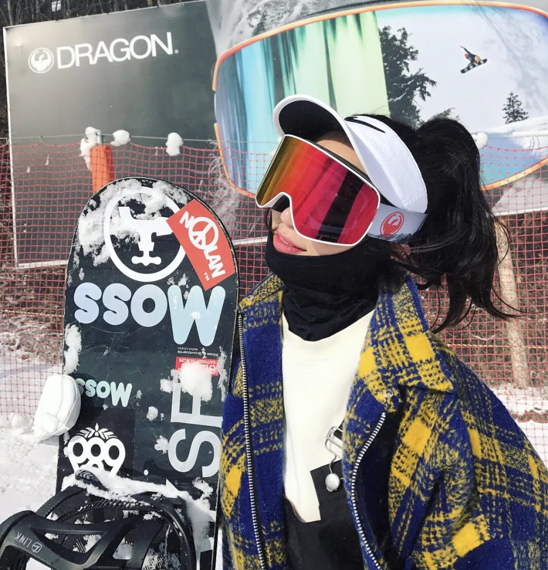 滑雪只戴头盔？也许是颜值限制了你的想象力