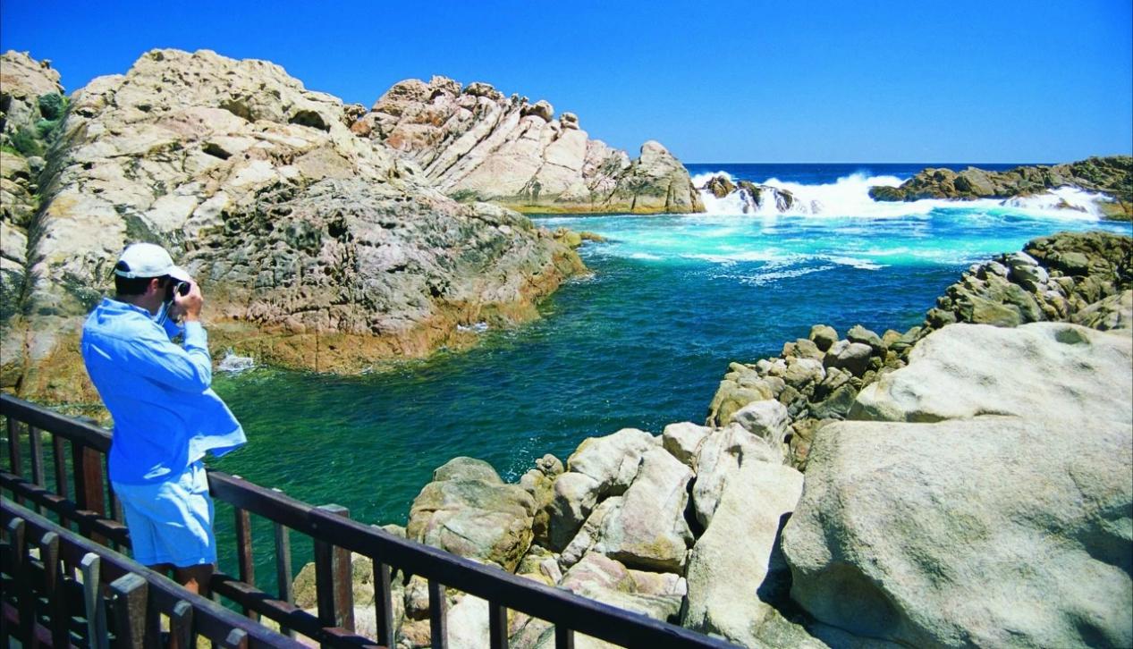 一个人的旅行并不孤单歌词,一个人的旅行广州