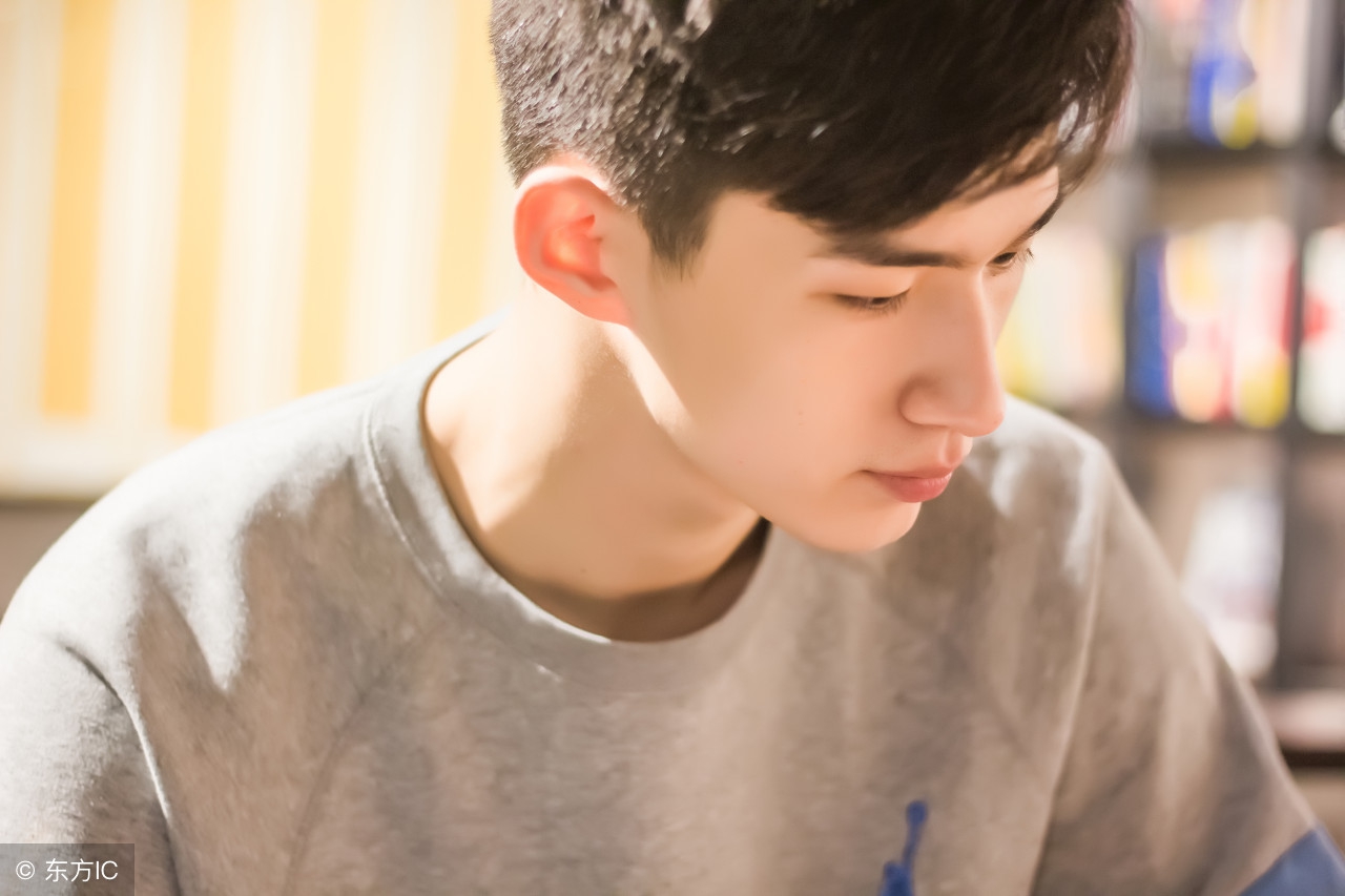 本以为这小丫头是个普通人家的孩子，原来竟是大有来历，出身非凡