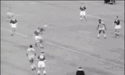 他用双脚让国家停战，这个男人我们等了40年！