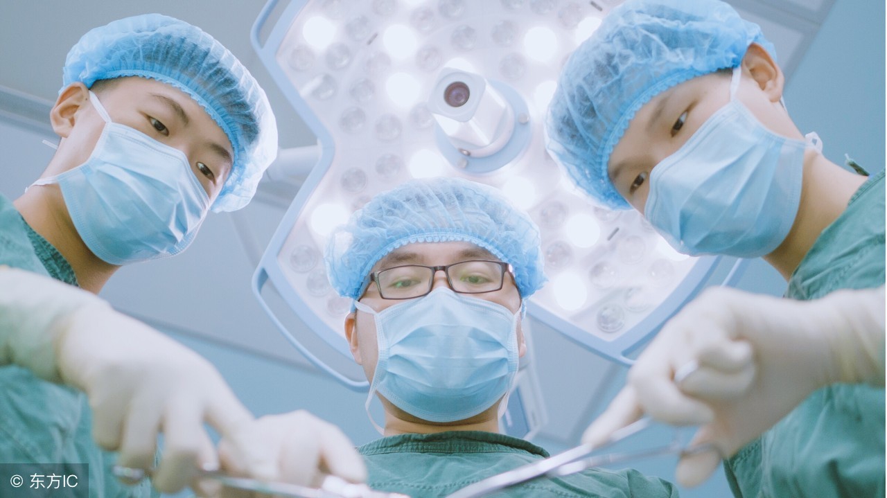 她坐小月子，而他却画风180转弯，弃她不顾，她最后……