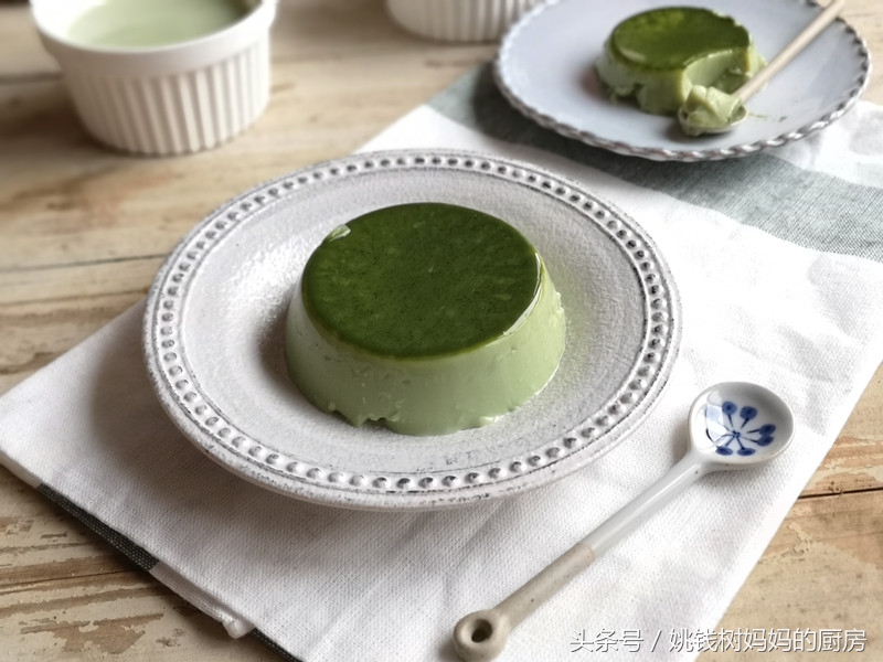 这款甜品不用烤箱、不用平底锅，做法特简单，烘焙新手也毫无压力