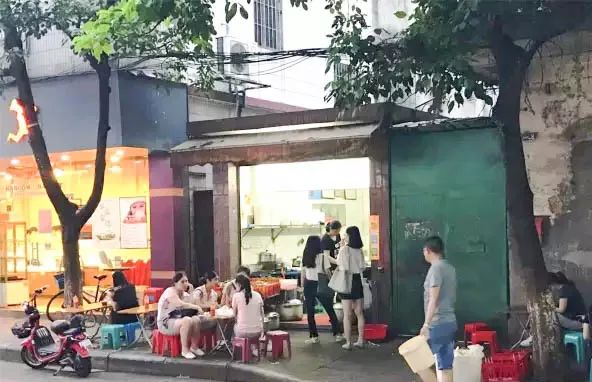 真羡慕，住系育才街的花都人，可以从街头食到街尾