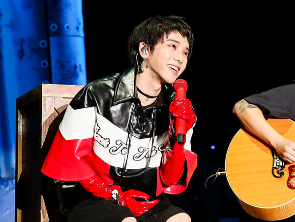 十万人齐喊华晨宇,十万人合唱华晨宇