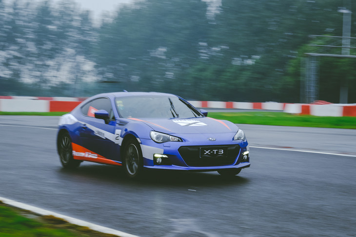 富士x-t30ii微单相机是半画幅吗,富士xt3全画幅微单怎么样