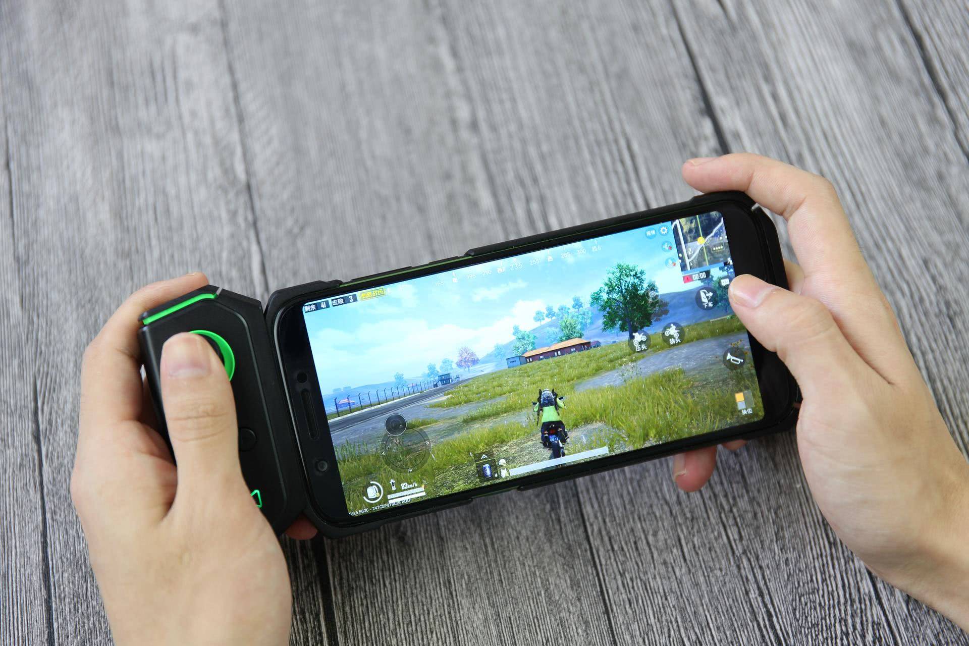 黑鲨游戏手柄吃鸡测评,黑鲨2手柄吃鸡视频