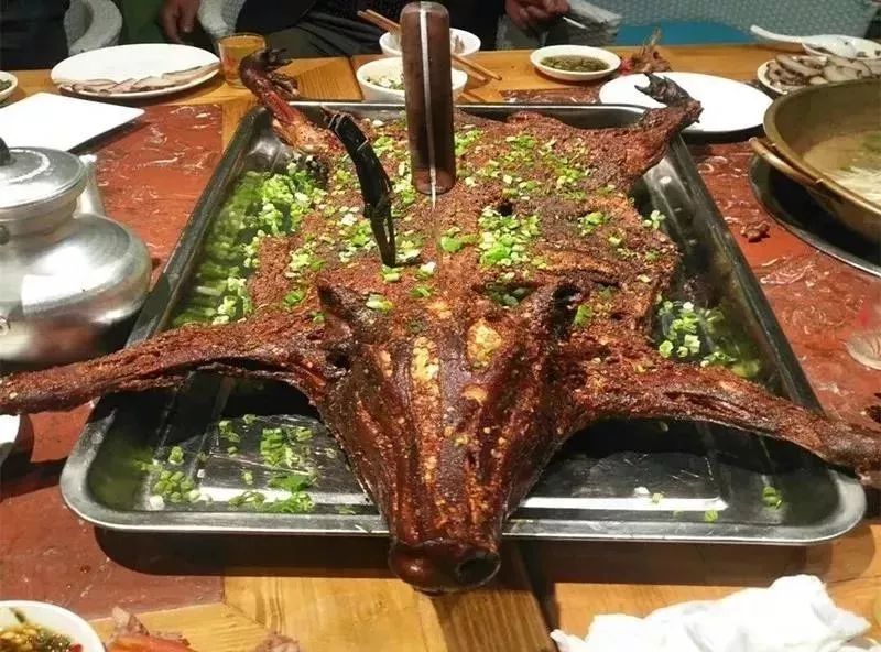 川西不次于牛背山的观景平台,比牛背山更近的贡嘎观景平台