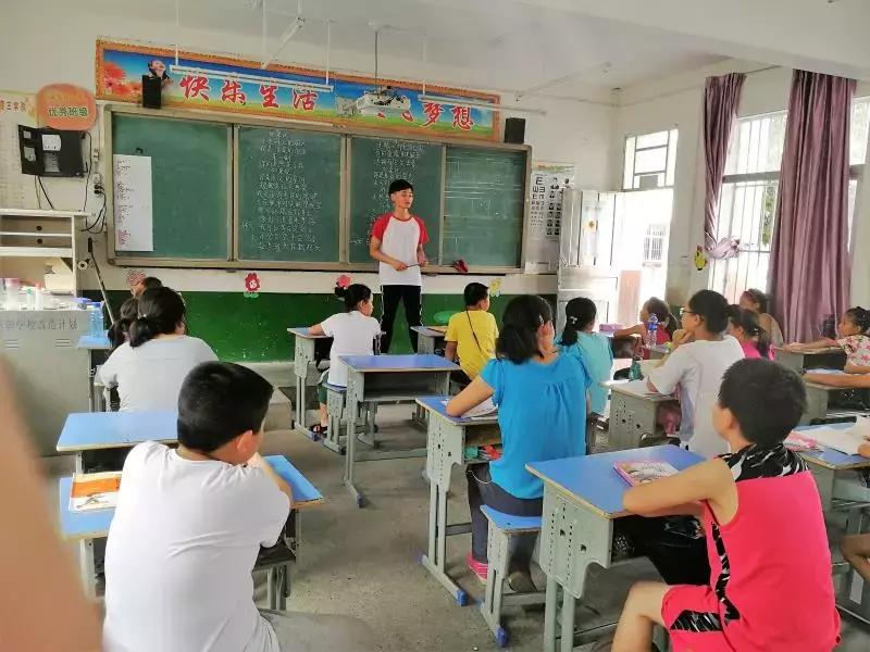 帅气班长化身公益先锋，才大二志愿服务时长已超1000小时