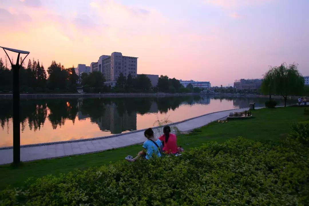 浙师新版月饼C位高调出道！校友们坐不住了，一片求代购声！