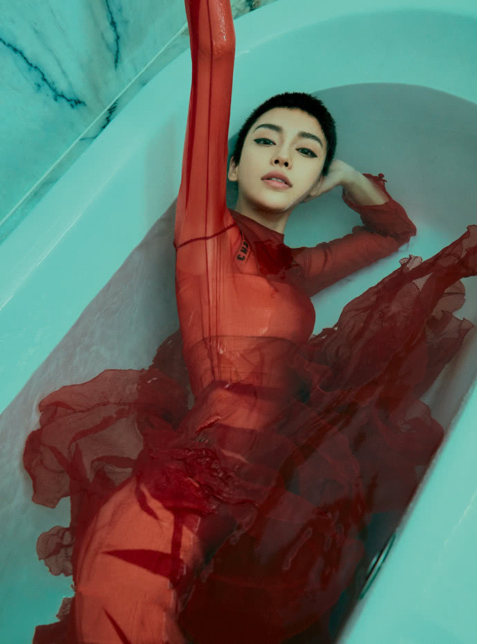 baby杨颖真剃成寸头了吗,baby早期短发照片