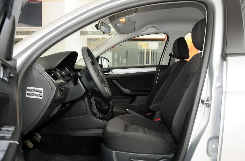 5万左右可以入手哪年的朗逸,5万预算买二手朗逸还是桑塔纳